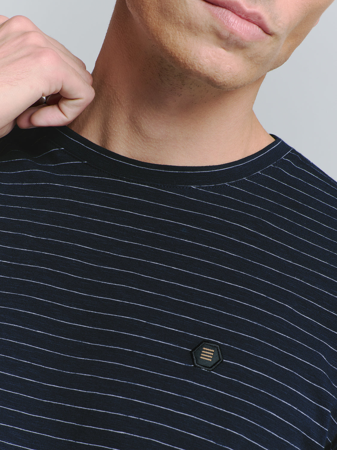 No Excess - Crewneck Pin Stripe T-Shirt - Deep Blue