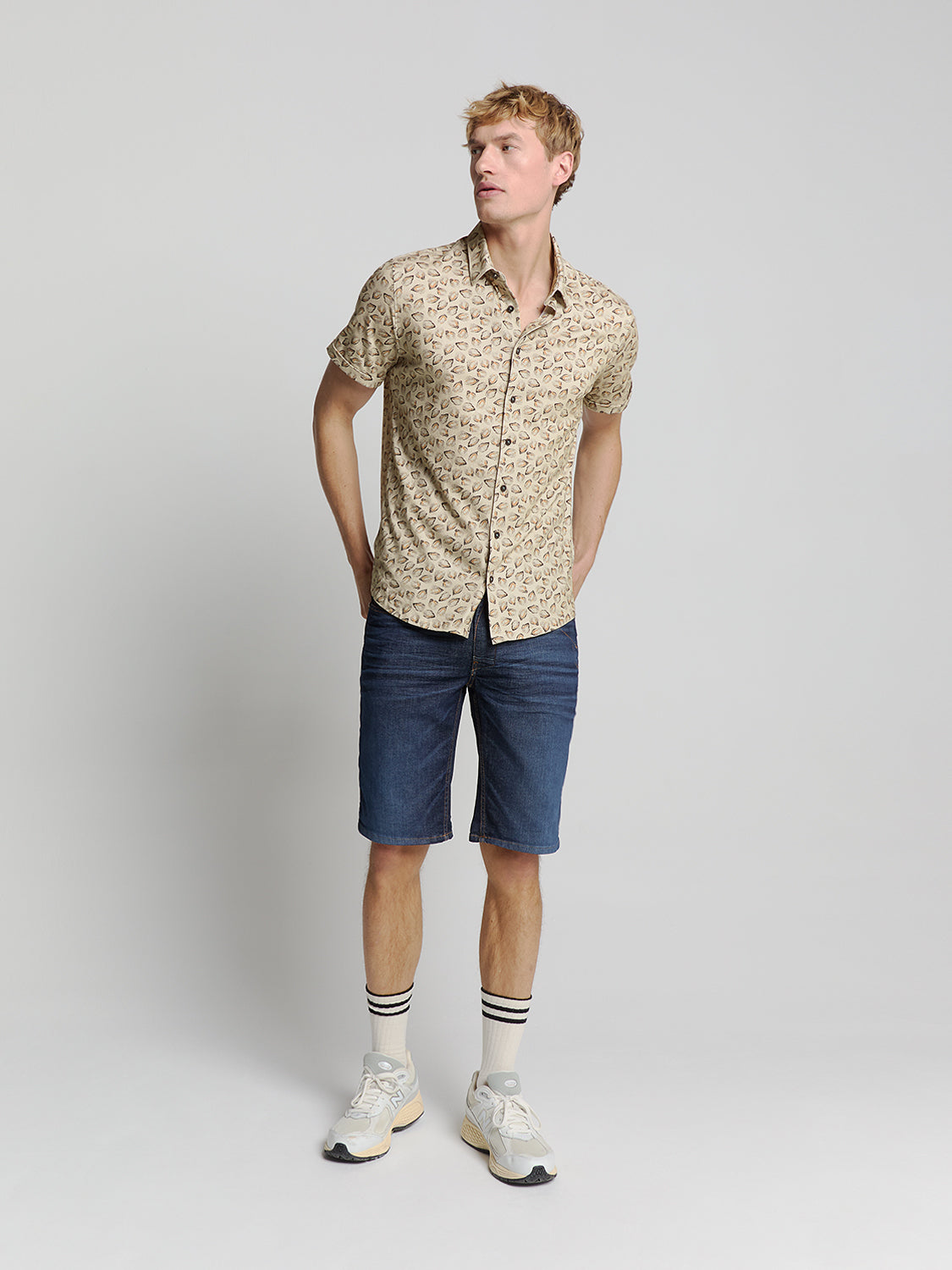 No Excess - Knitted Jersey Short Sleeved Shirt - Oysters/Sand